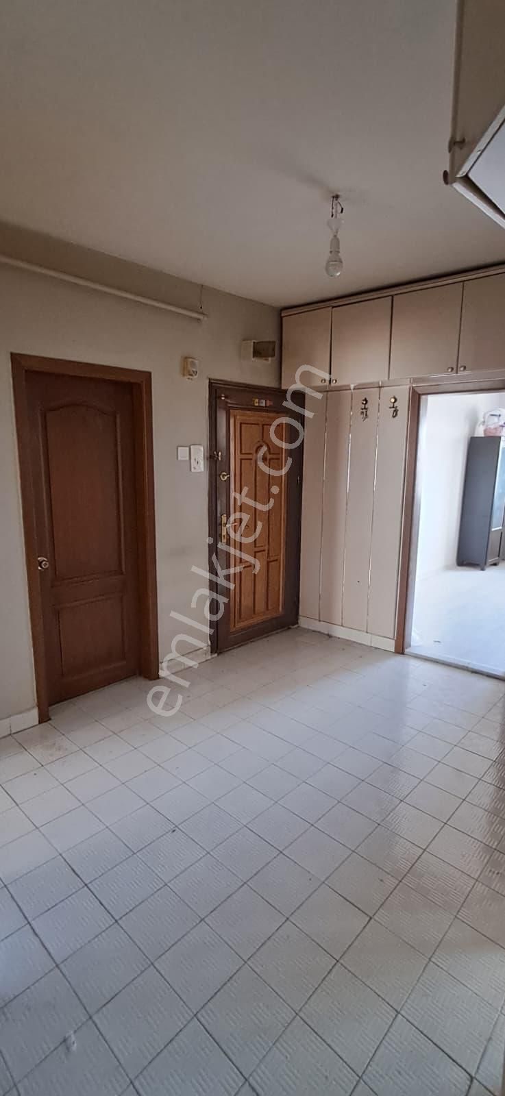 Bağlarbaşında 3+1 Katta Manzaralı Daire - Görsel 24