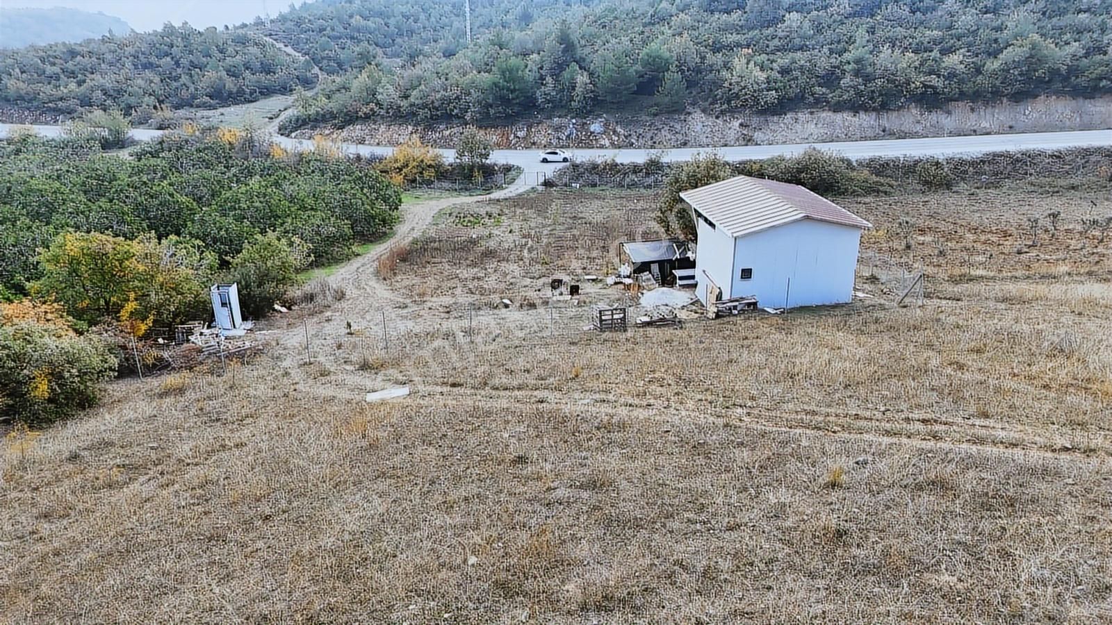 Asfalta 2. Parsel - Köye 1 Km. Mesafede - Etrafı Yanı Mera - Görsel 14