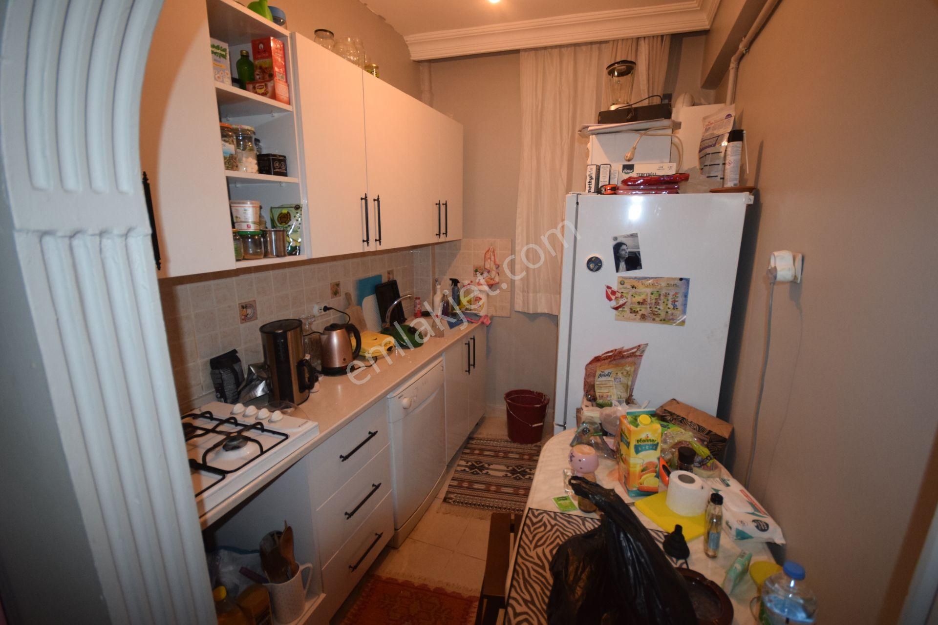 İlk-ev'den Sokullu Cadde Üzerinde Bağımsız Salon 2+1 Kombili Bakımlı Kot 1 De