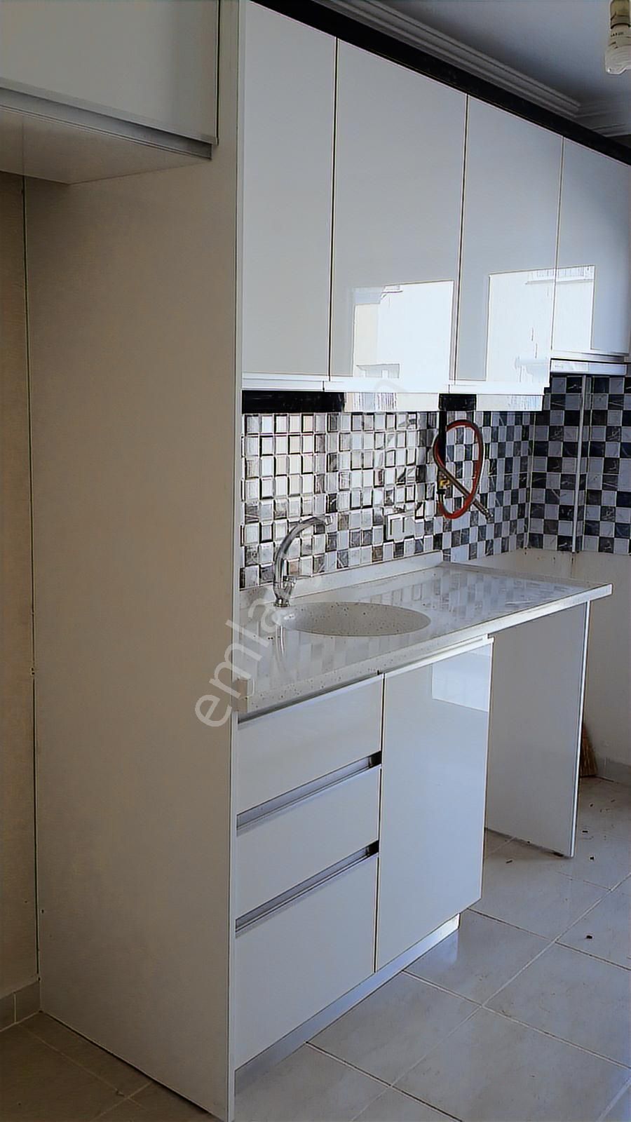Ataşehir De Doğalgazlı Ara Kat Yapılı Kiralık Daire - Görsel 3