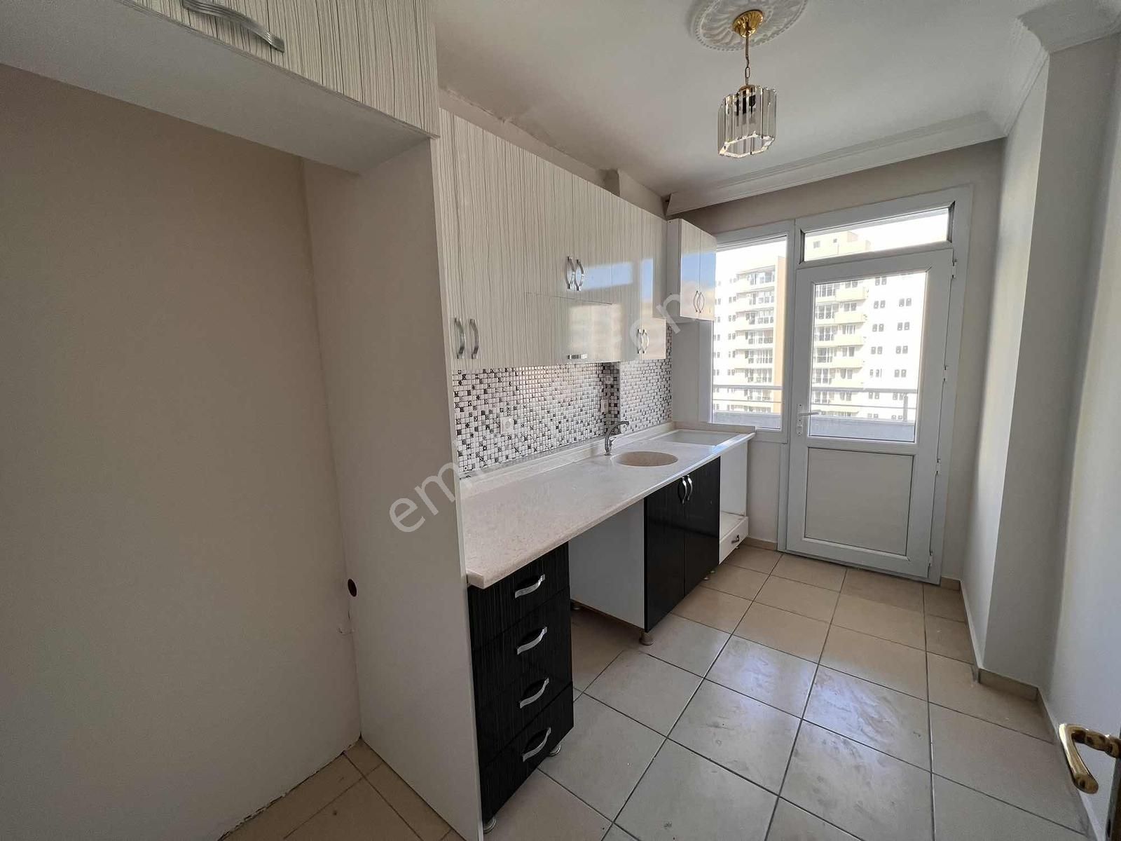 Kıyıboyu Toki Yanı Cadde Üstü 2+1 Kapalı Mutfak 10 Yaş 120 M2 - Görsel 4