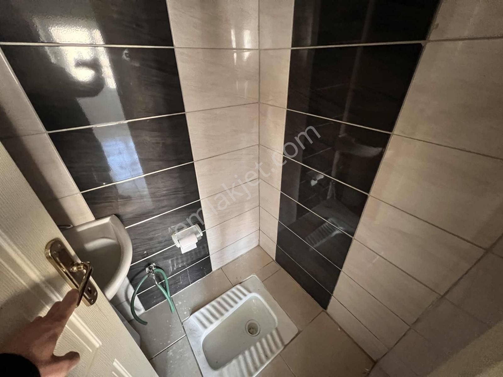 Kıyıboyu Toki Yanı Cadde Üstü 2+1 Kapalı Mutfak 10 Yaş 120 M2 - Görsel 24