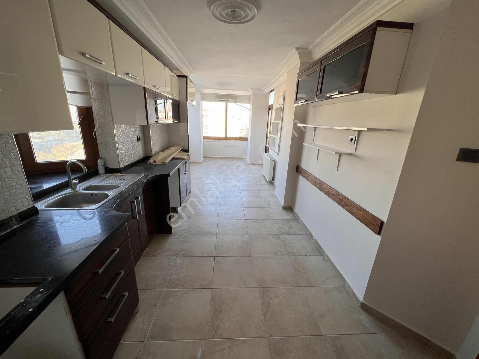 Mavi Bulvar Üzeri Park Manzaralı 185 M2 3+1 K.m. Özel Şömineli