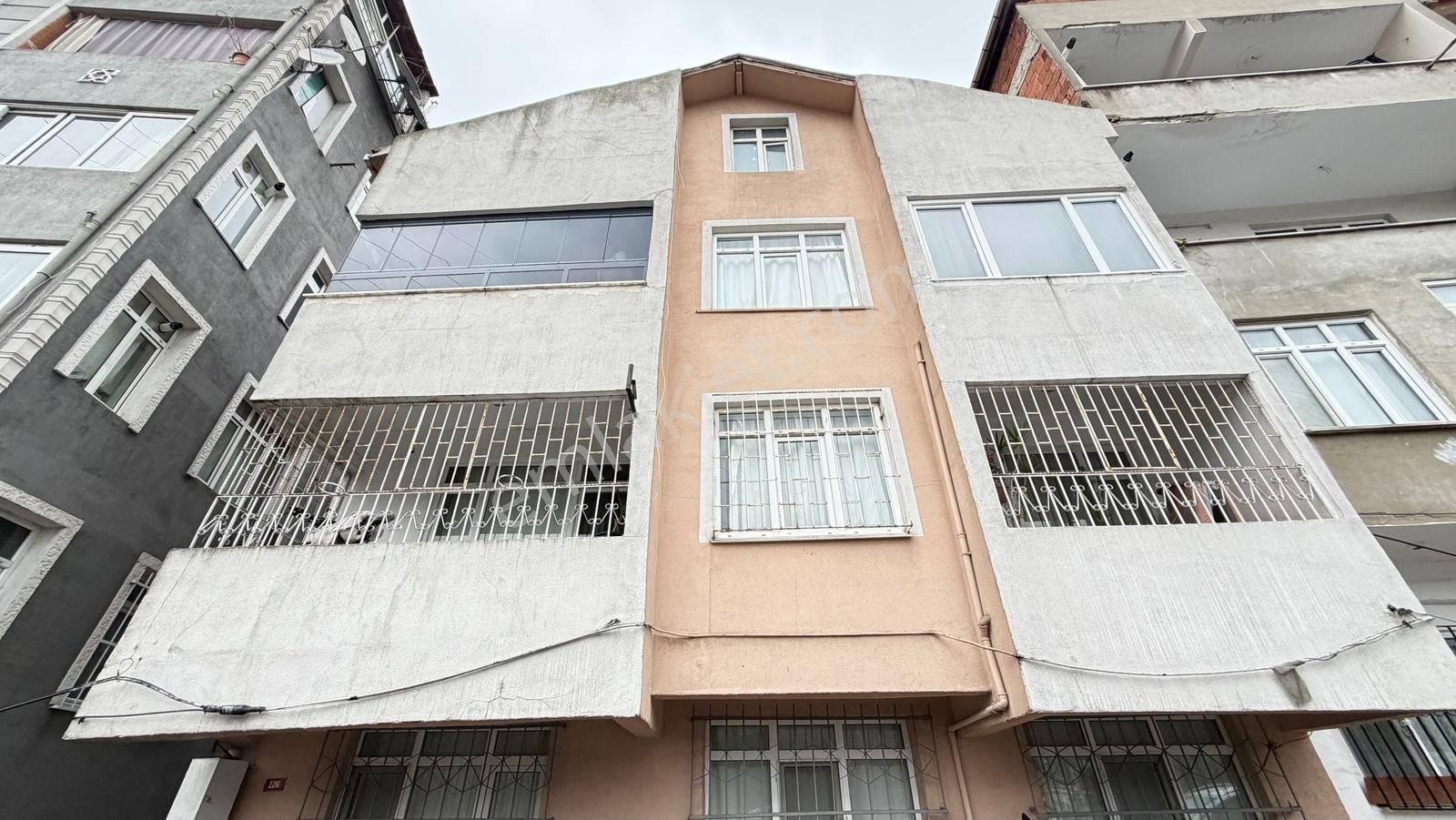 Kağıthane Çelebi Caddesi Üzerinde 2+1 Kiralık Daire Balkonlu