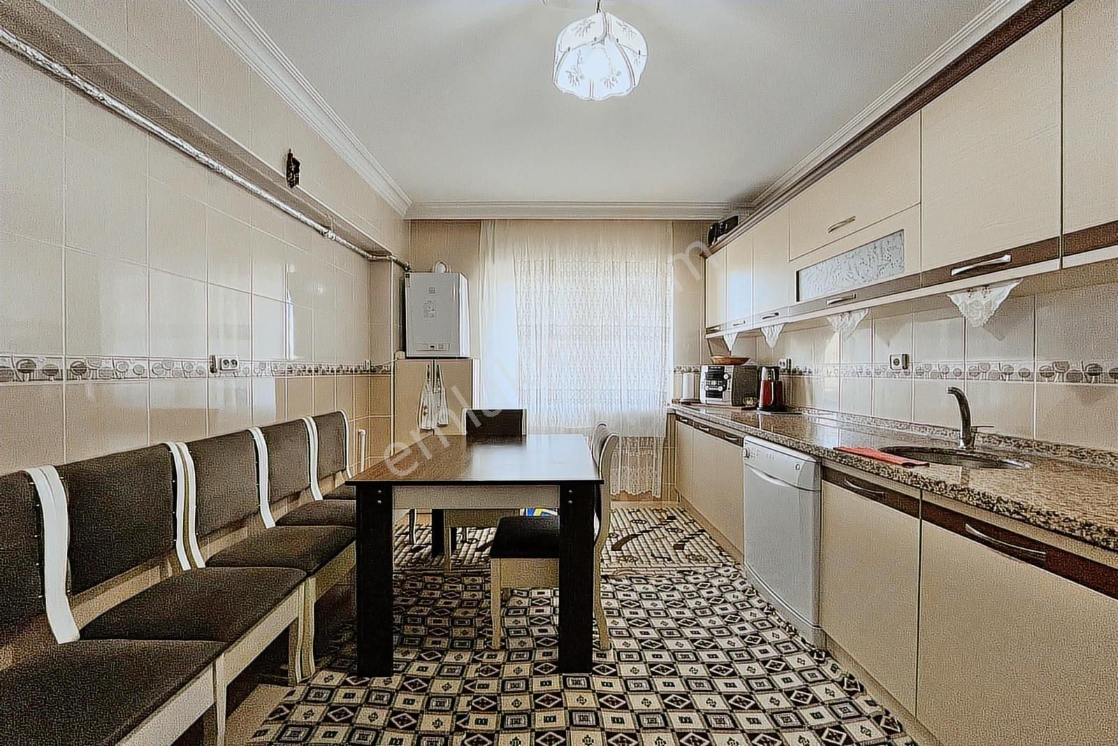 Karşıyaka'da 3.5+1 Ara Katta Ebeveyn Banyolu Kök Tapulu Daire - Görsel 13