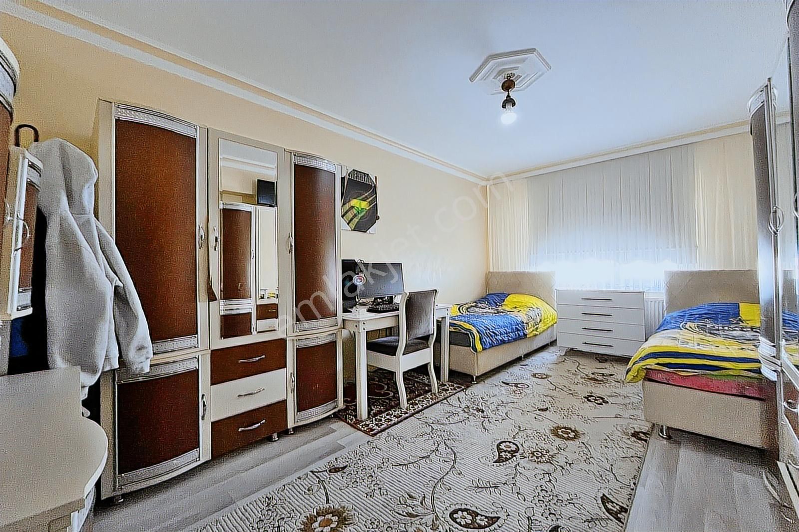 Karşıyaka'da 3.5+1 Ara Katta Ebeveyn Banyolu Kök Tapulu Daire - Görsel 11