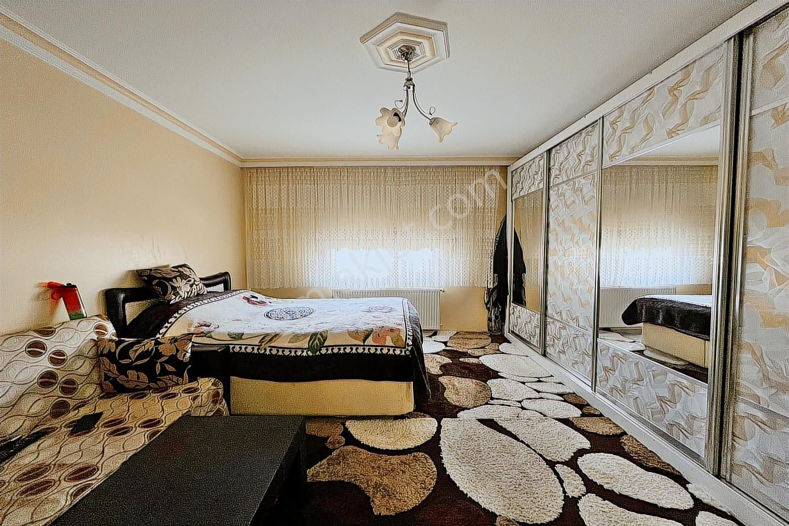 Karşıyaka'da 3.5+1 Ara Katta Ebeveyn Banyolu Kök Tapulu Daire - Görsel 9