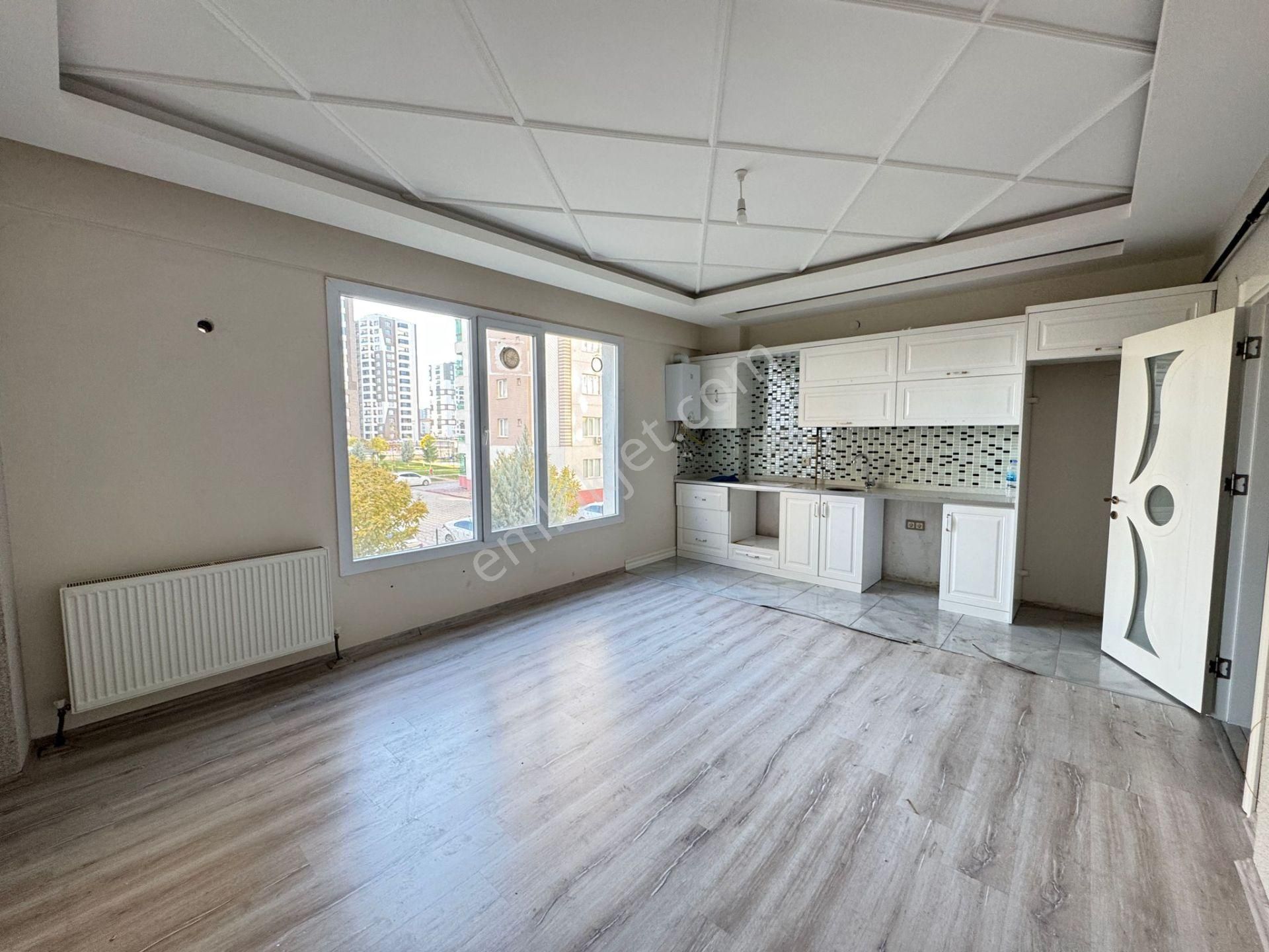 Sofia'dan Winstown Avm Yakını Havuzlu Site İçi Kiralık 2+1 Fırsat Daire!