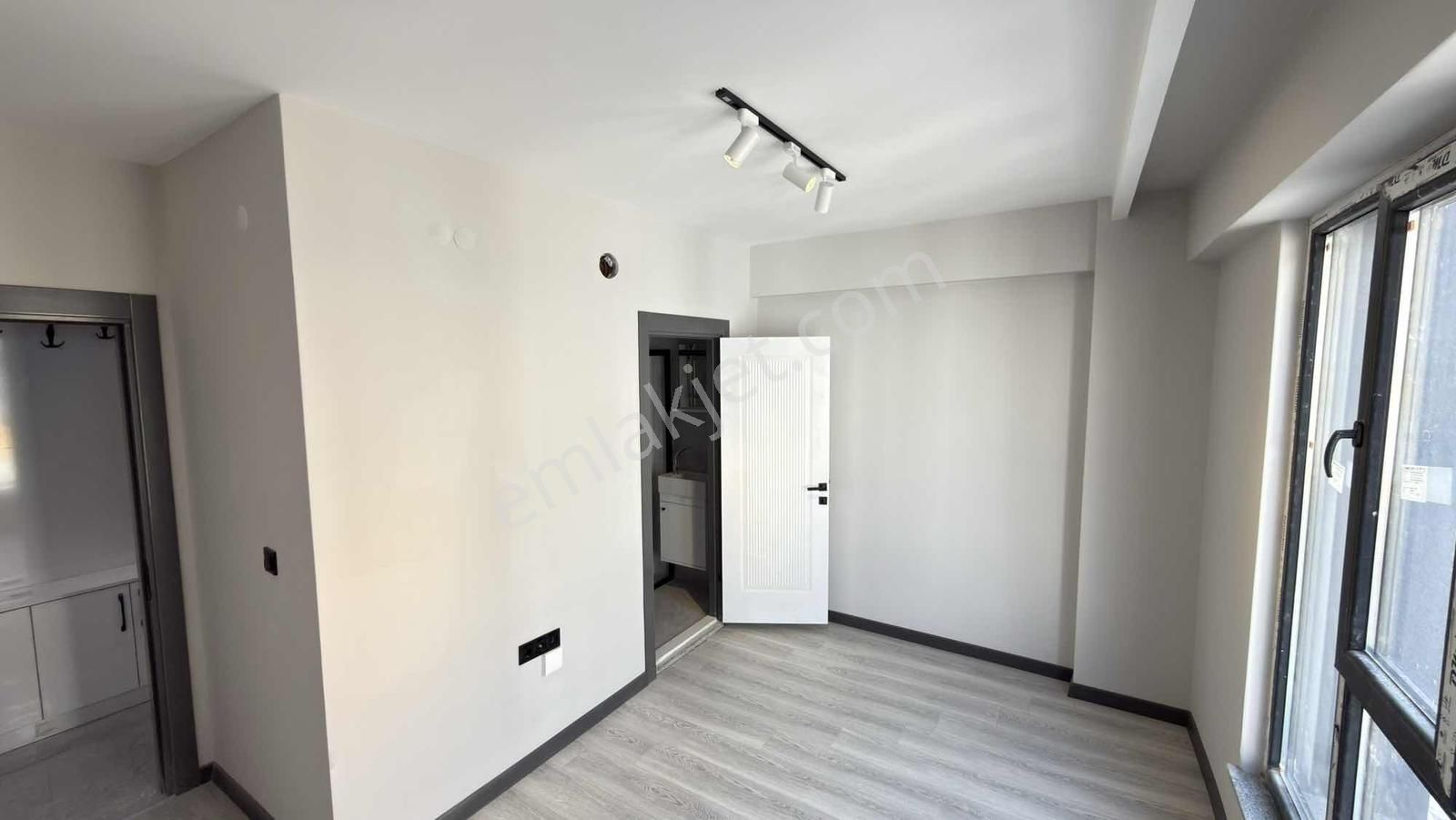 As Birlik Gayrimenkul Merkezi Konumda,okul Yakını,2+1 Köşe Daire - Görsel 5