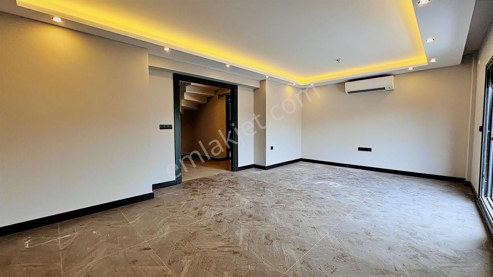 Foçada Satılık Villa 3 Katlı Havuzlu Tam Müstakil Denize Yakın - Görsel 33