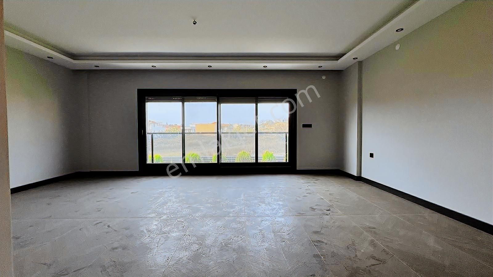 Foçada Satılık Villa 3 Katlı Havuzlu Tam Müstakil Denize Yakın - Görsel 30