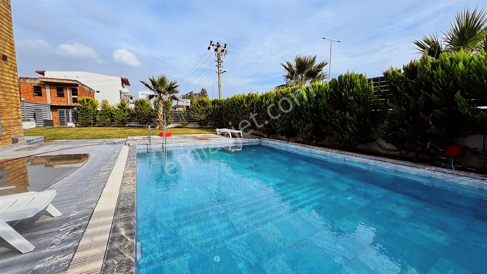 Foçada Satılık Villa 3 Katlı Havuzlu Tam Müstakil Denize Yakın - Görsel 13