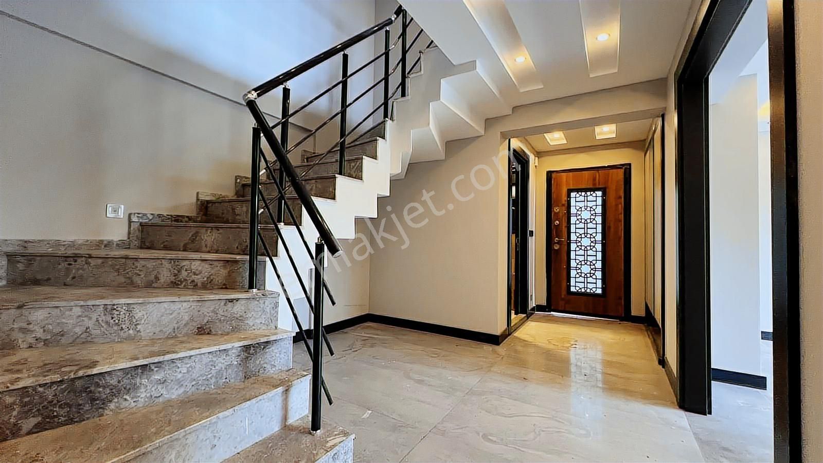 Foçada Satılık Villa 3 Katlı Havuzlu Tam Müstakil Denize Yakın - Görsel 5