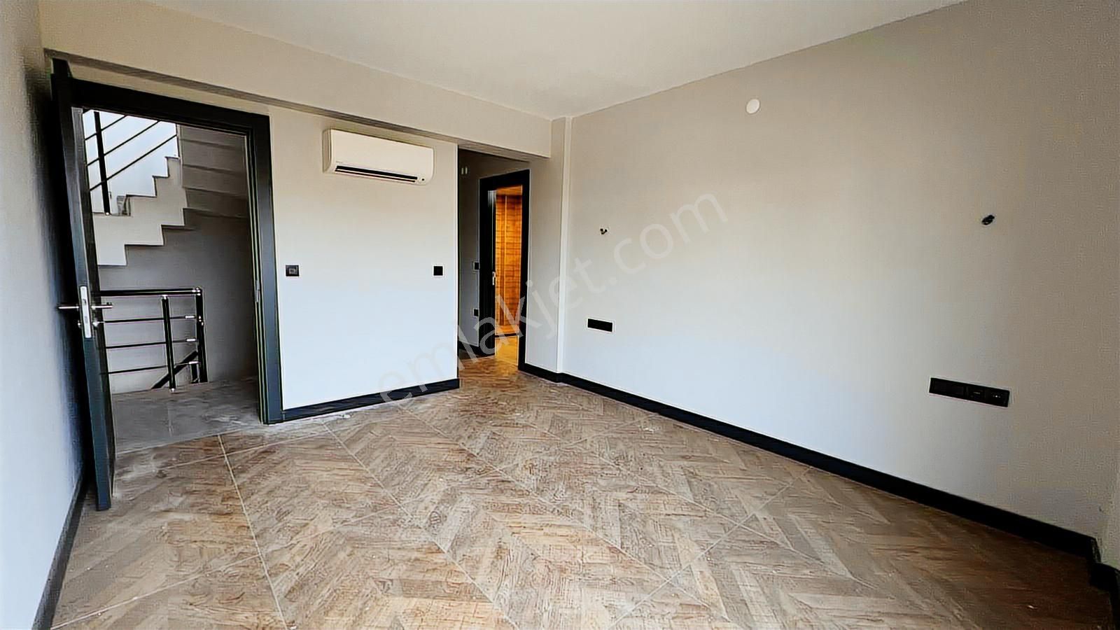 Foçada Satılık Villa 3 Katlı Havuzlu Tam Müstakil Denize Yakın - Görsel 10