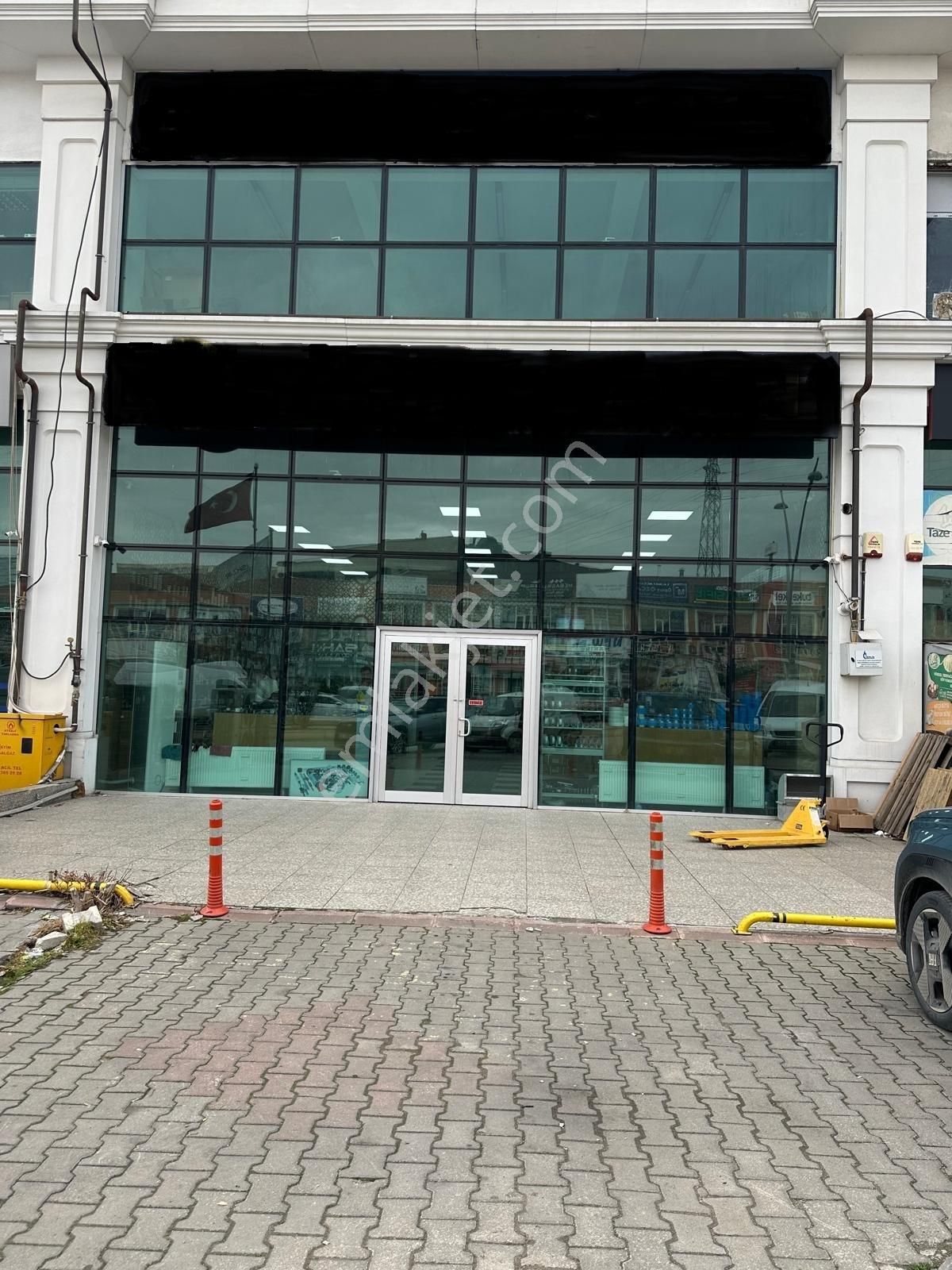 Ostim Vergi Dairesi Arkası Cadde'de Mağazaya Uygun İşyeri