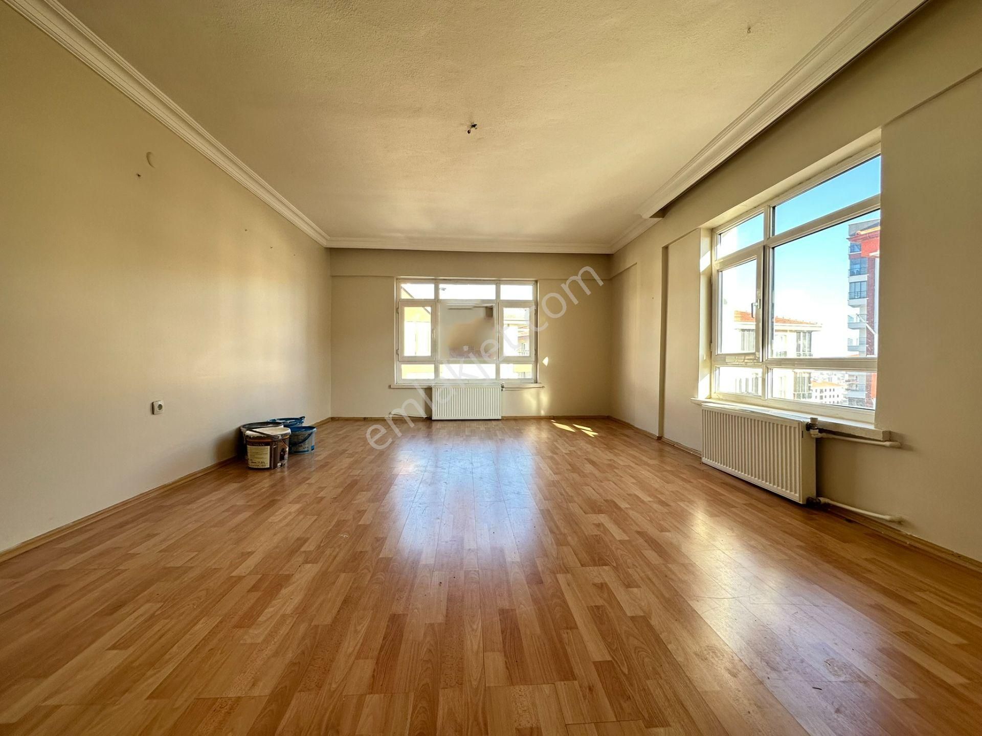 Pursaklar Mehmet Zengin Emlak'tan Fatih Mah. 3.kat 3+1 A Life Hastanesi Yakın Daire