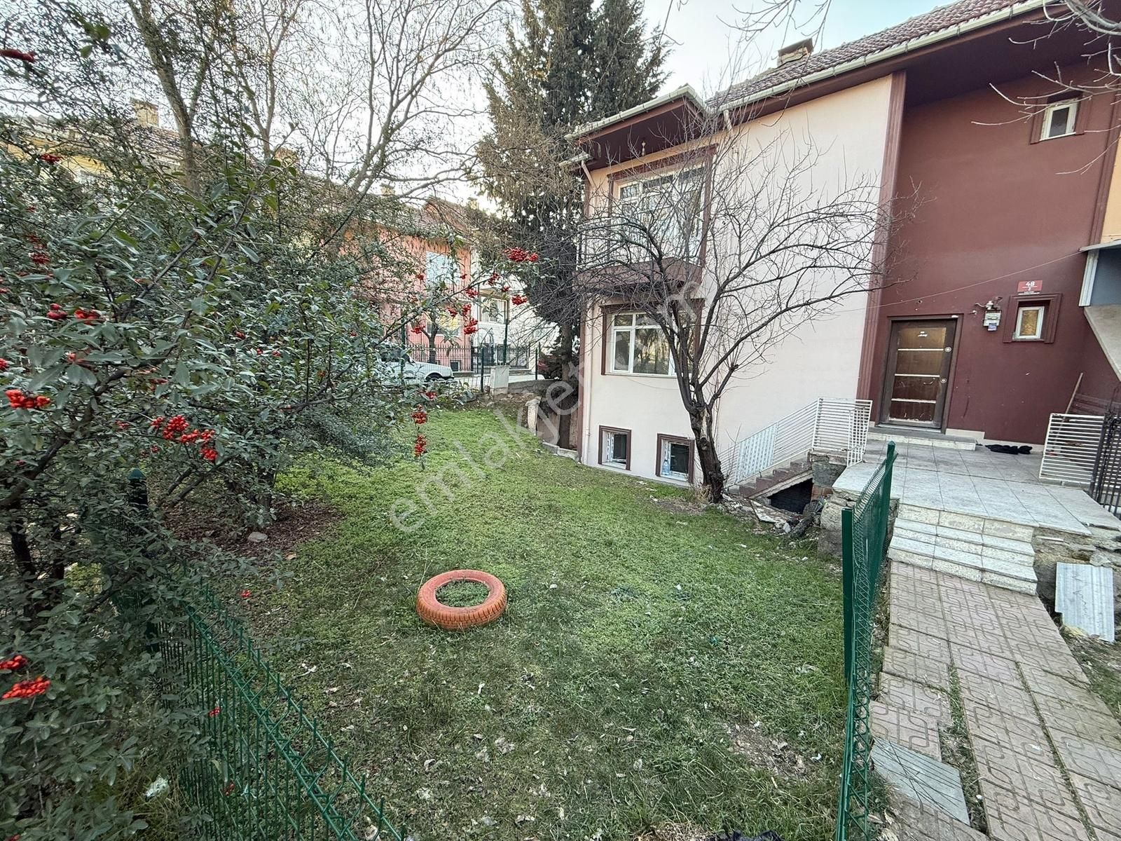 Rıza Acar'dan Köşe Geniş Bahçeli 3 Katlı Müstakil Satılık - Görsel 13