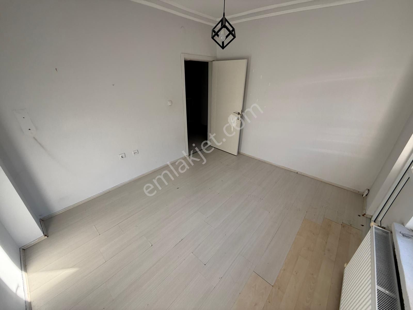 Rıza Acar'dan Köşe Geniş Bahçeli 3 Katlı Müstakil Satılık - Görsel 11