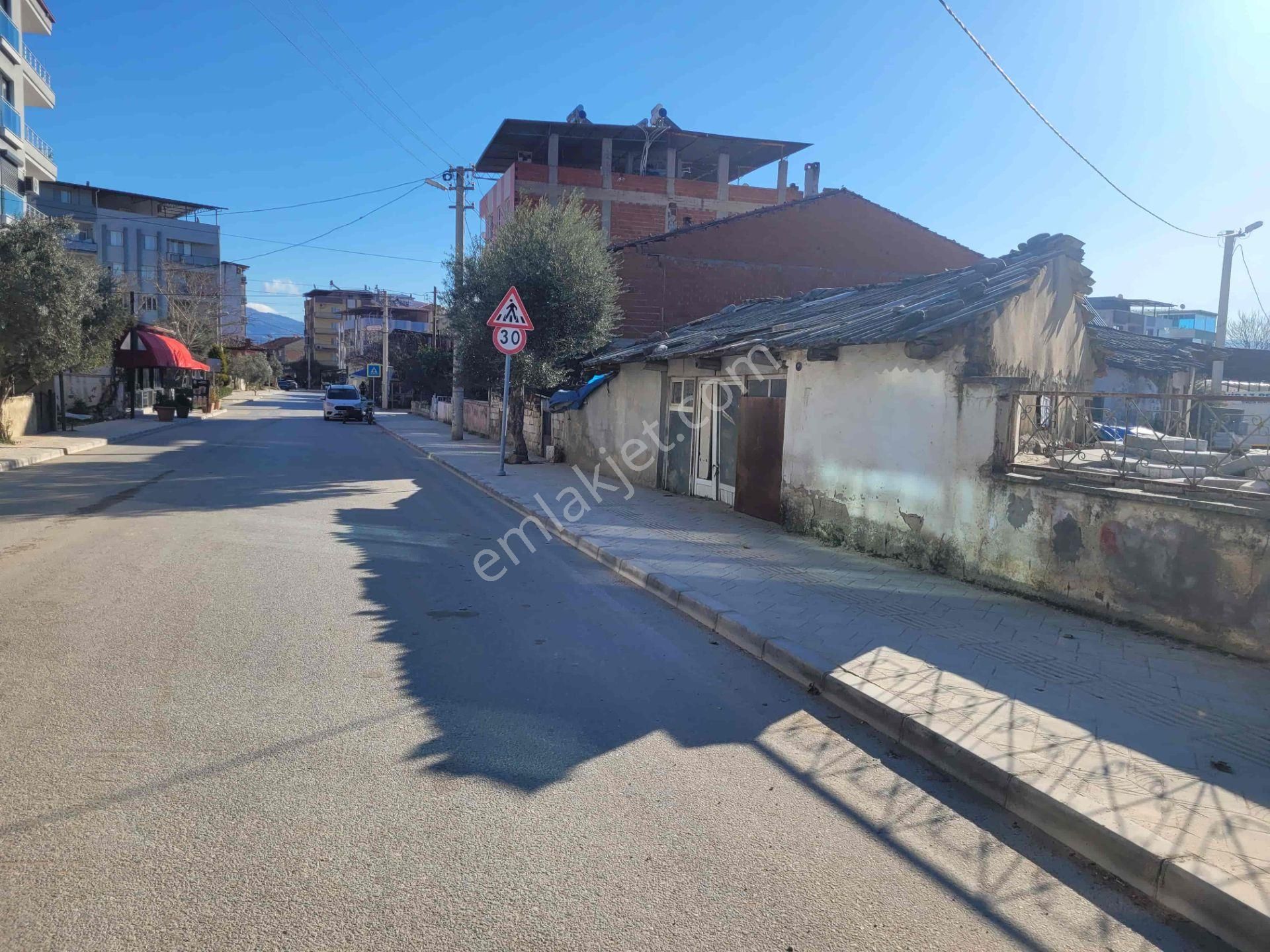 Meta'dan Şantiye Girişinde Cadde Üzeri 267 M² Arsa - Görsel 2