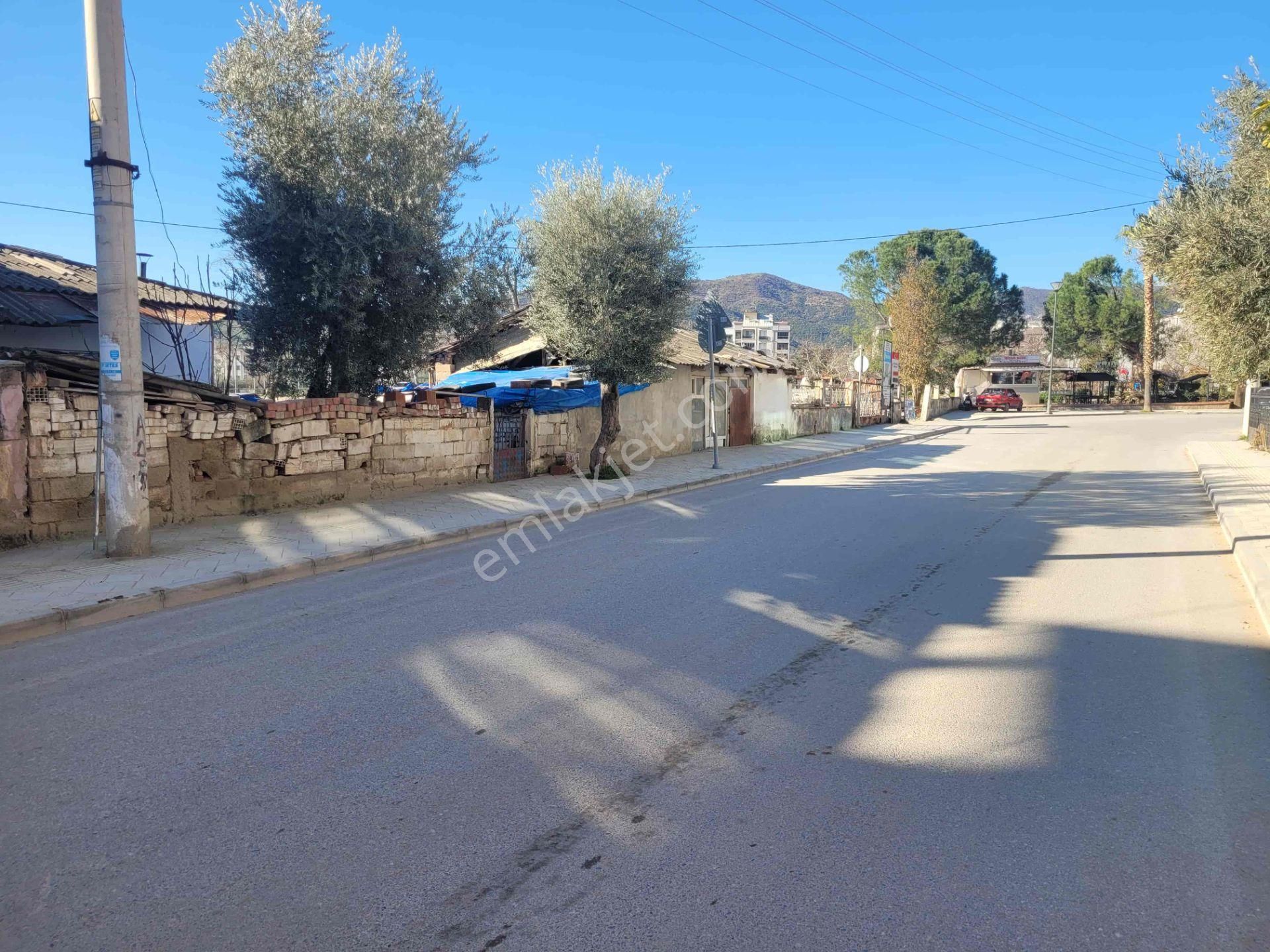 Meta'dan Şantiye Girişinde Cadde Üzeri 267 M² Arsa