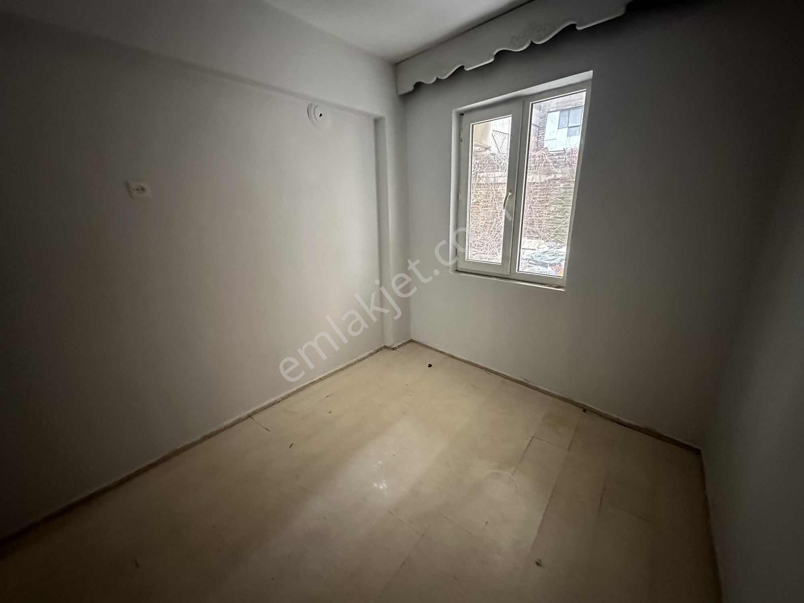 Metroya Yakın İçi Yenilenmiş Yüksek Giriş 2+1 Satılık Daire - Görsel 2