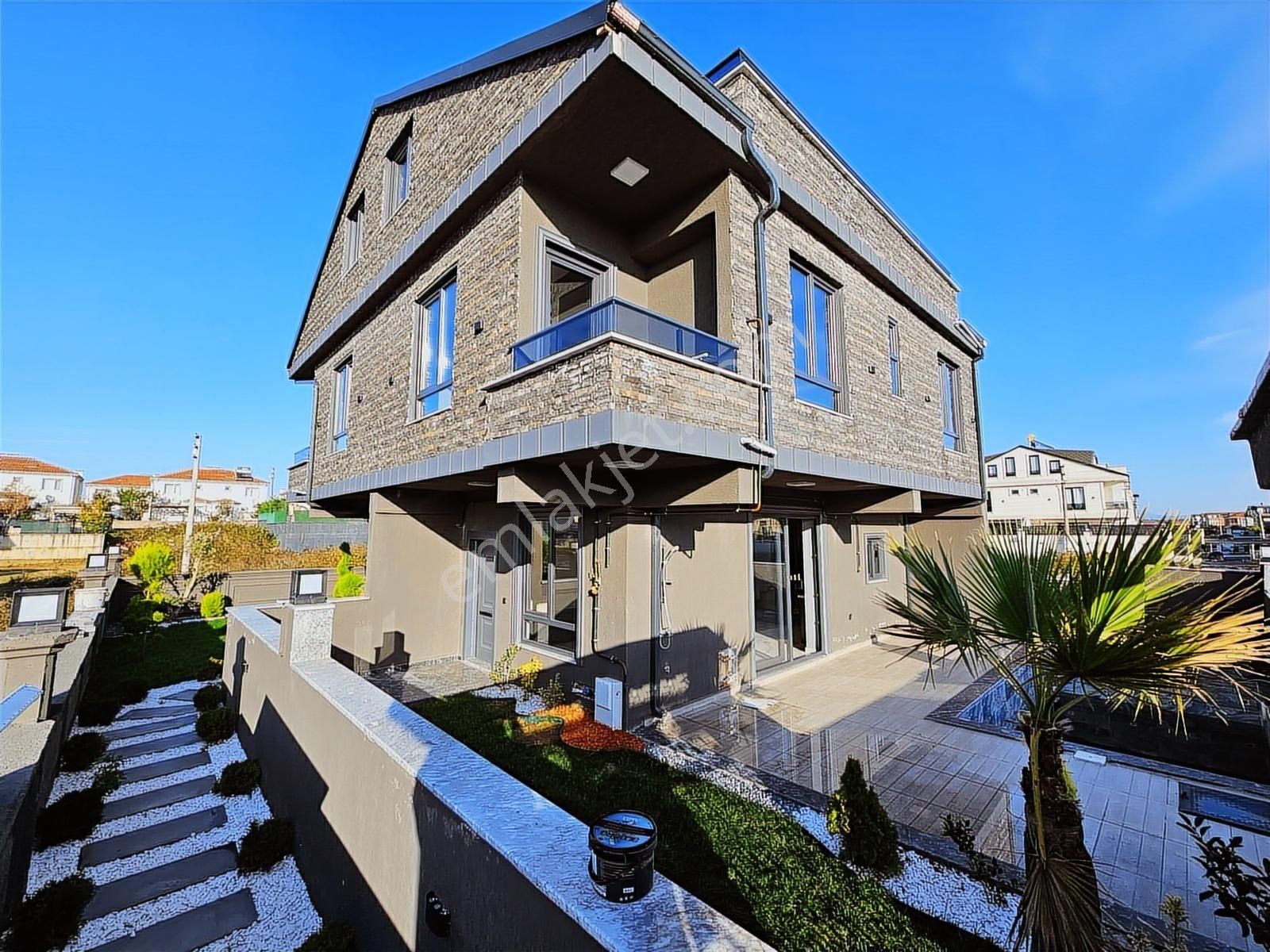 Deniz'den 4+1 Havuzlu,yerden Isıtmalı Lüks Villa-tanıtım Videolu