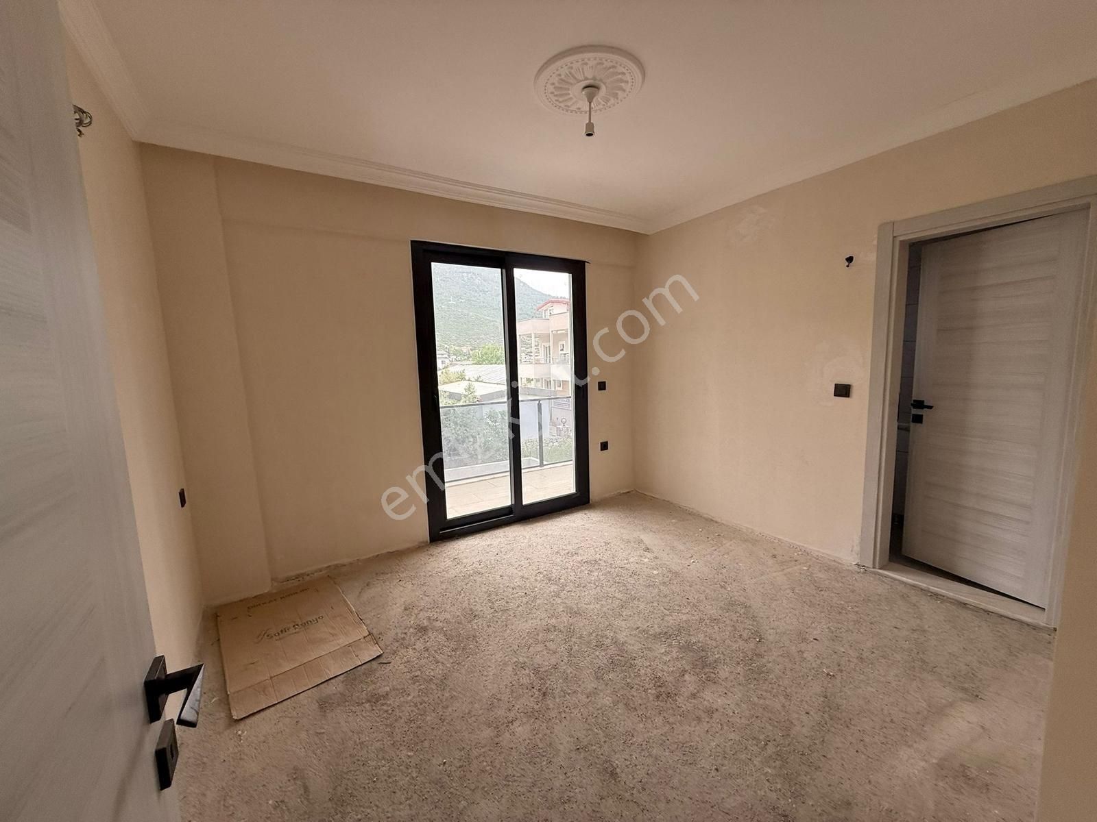 Çalıca'da Merkeze Yakın Sıfır Lüks Tripleks 4+1 Villa - Görsel 13