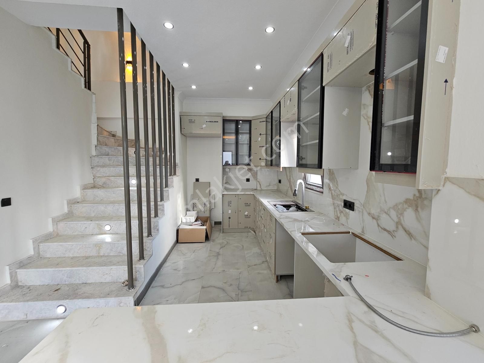 Deniz'e 2.parsel 4+1 Müstakil Havuzlu,ebeveyn Banyolu Lüks Villa - Görsel 32