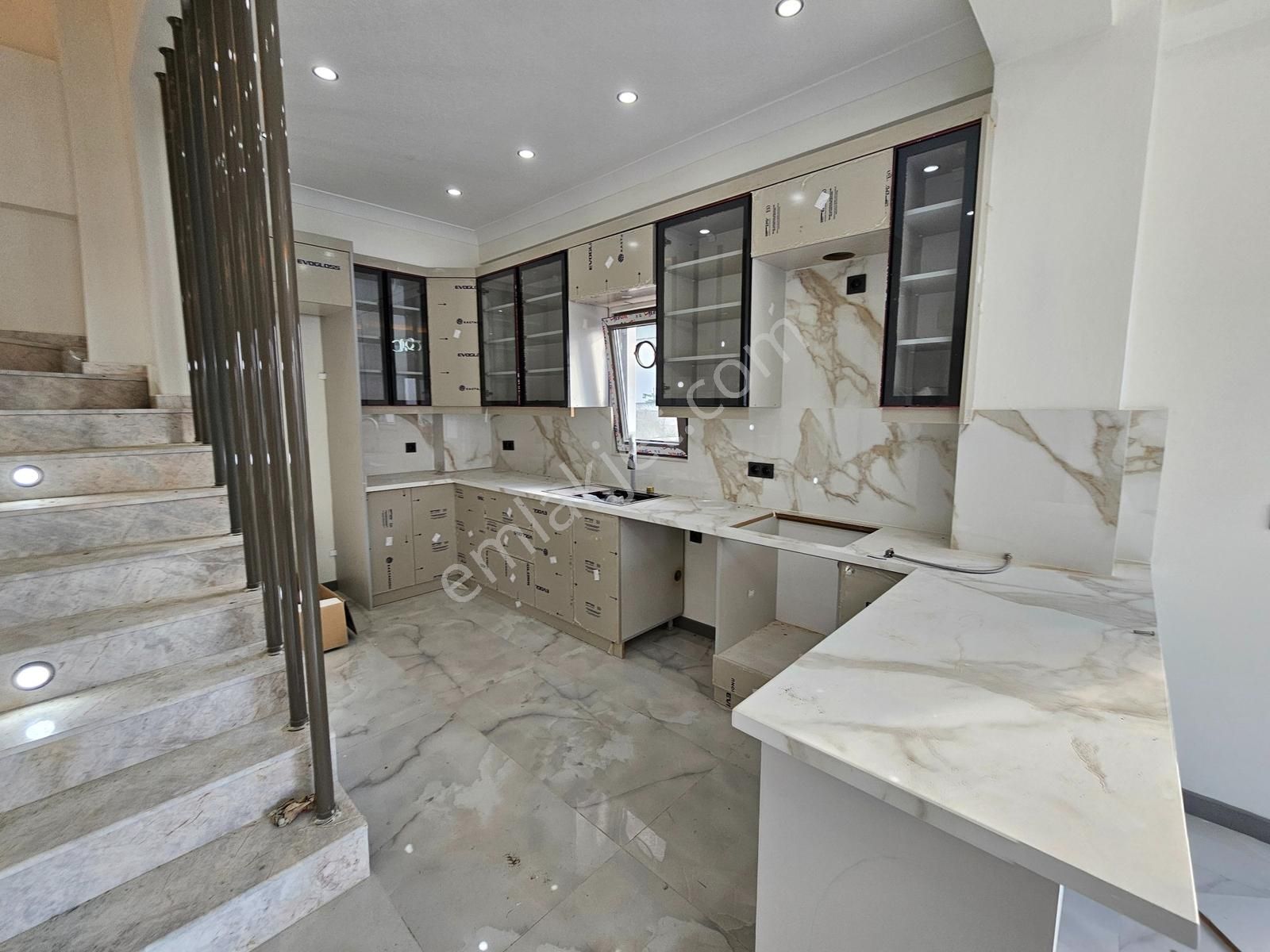 Deniz'e 2.parsel 4+1 Müstakil Havuzlu,ebeveyn Banyolu Lüks Villa - Görsel 31