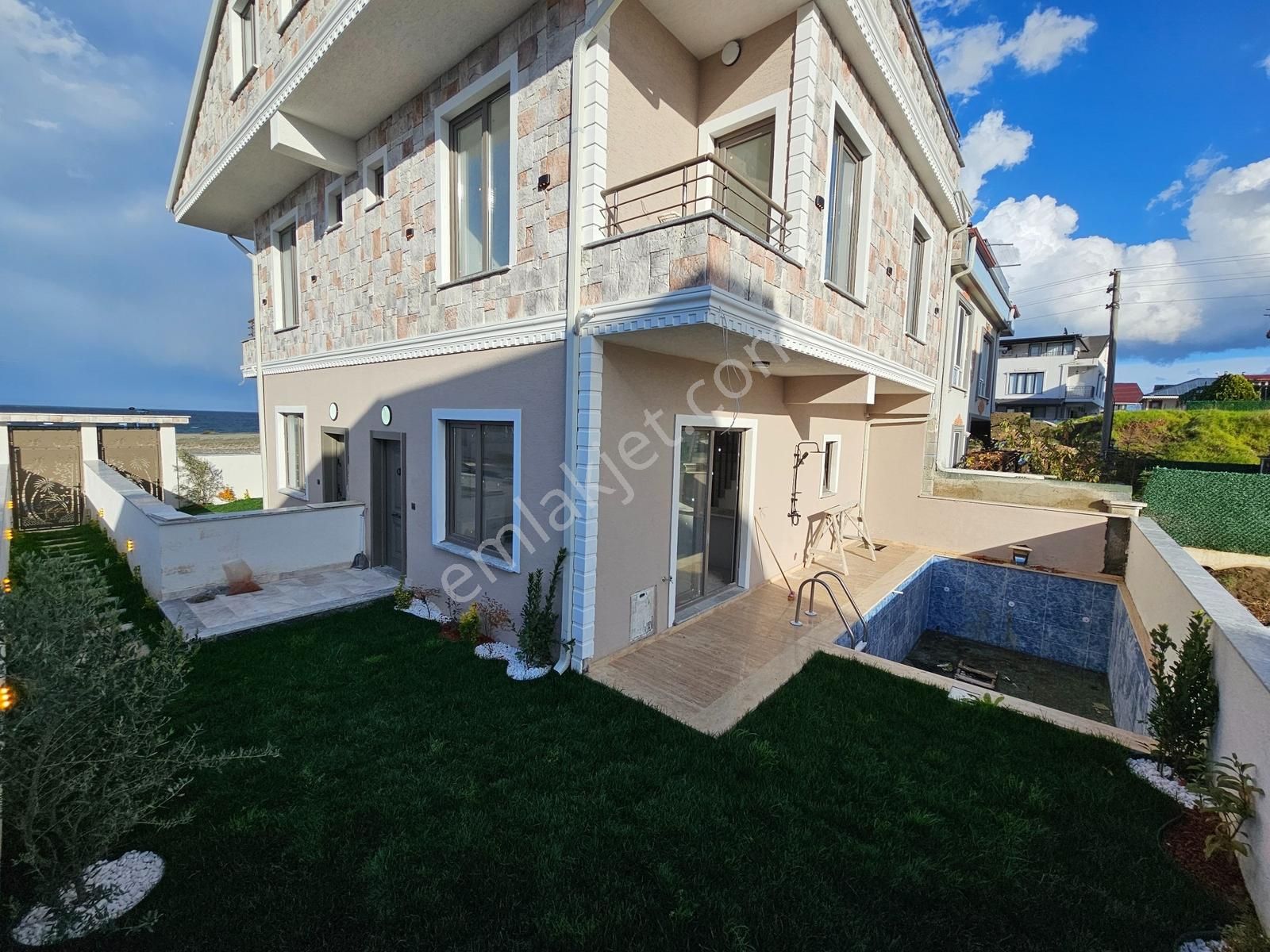 Deniz'e 2.parsel 4+1 Müstakil Havuzlu,ebeveyn Banyolu Lüks Villa - Görsel 11