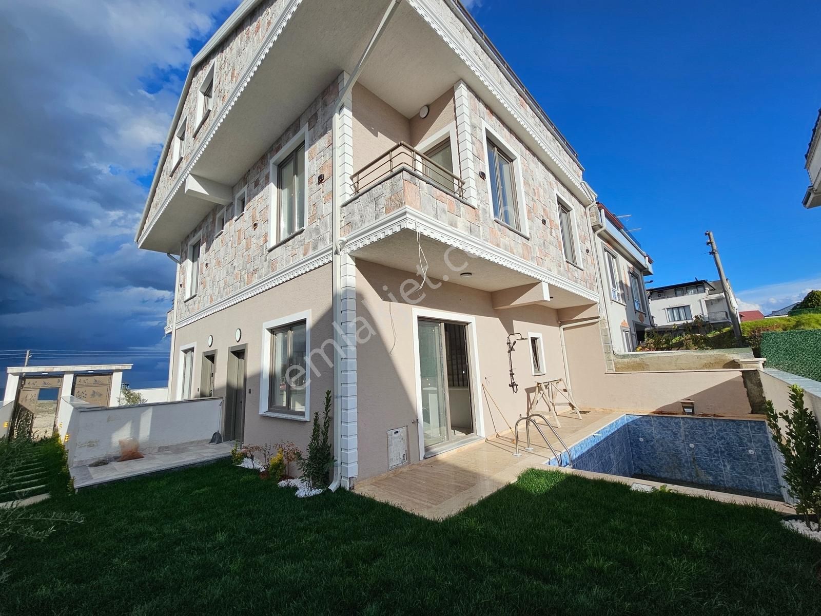 Deniz'e 2.parsel 4+1 Müstakil Havuzlu,ebeveyn Banyolu Lüks Villa - Görsel 13