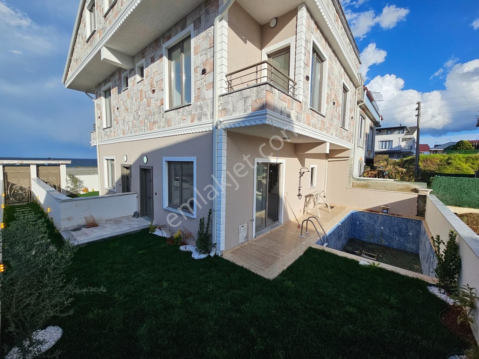 Deniz'e 2.parsel 4+1 Müstakil Havuzlu,ebeveyn Banyolu Lüks Villa - Görsel 15