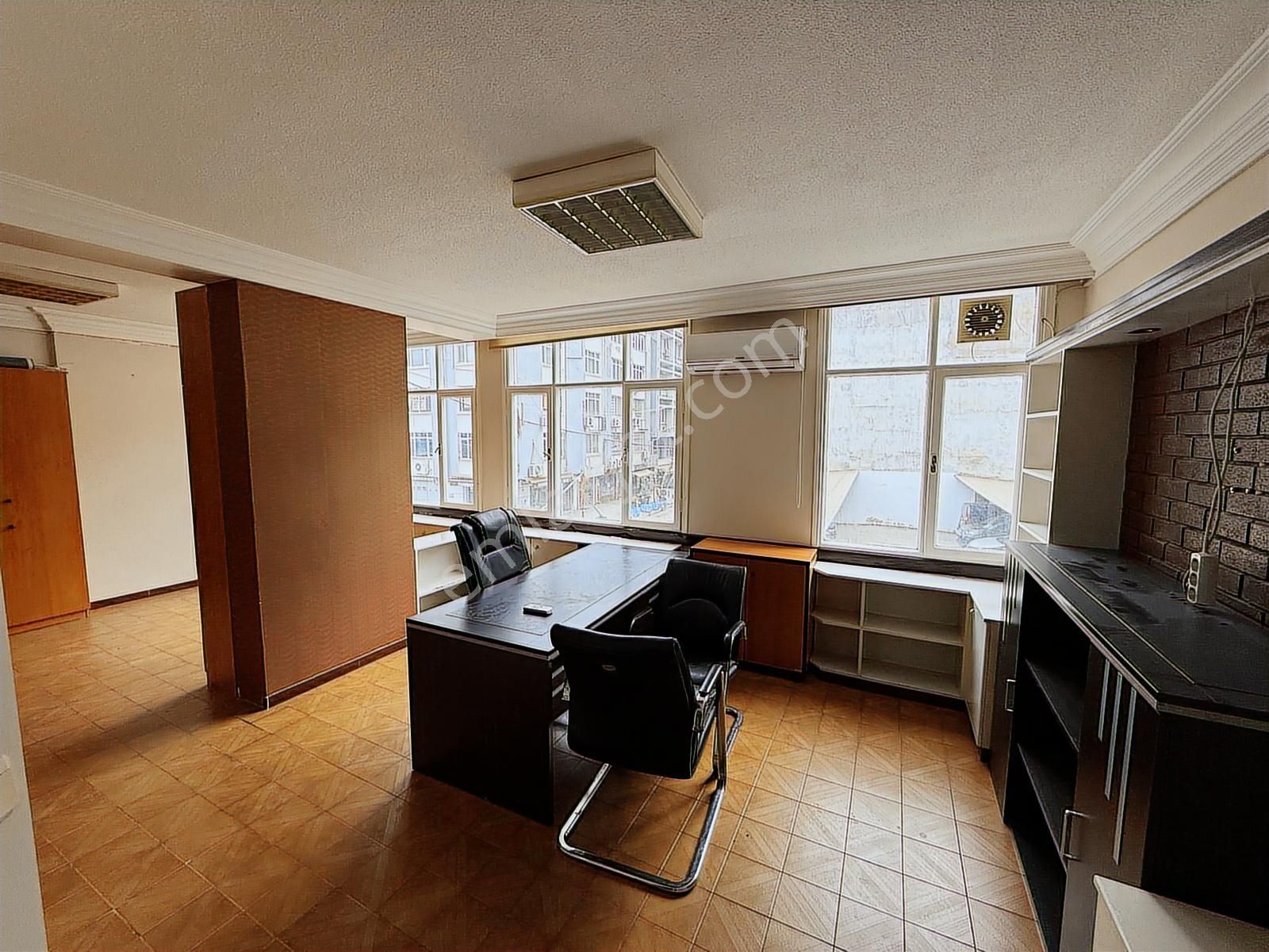 Atatürk Caddesi Belediye Karşı 1+1 50 M2 Kiralık Ofis(kdv Dahil) - Görsel 2