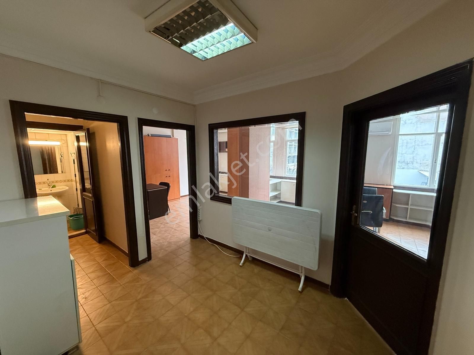 Atatürk Caddesi Belediye Karşı 1+1 50 M2 Kiralık Ofis(kdv Dahil) - Görsel 6