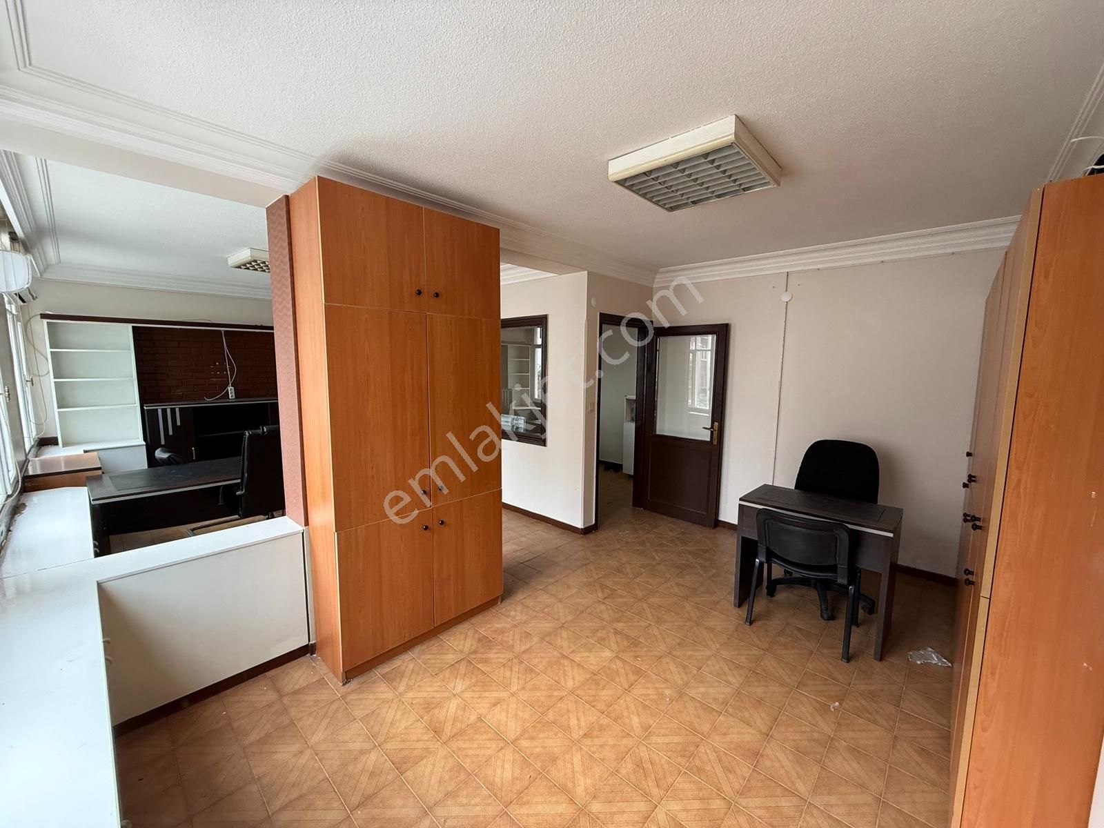 Atatürk Caddesi Belediye Karşı 1+1 50 M2 Kiralık Ofis(kdv Dahil) - Görsel 4