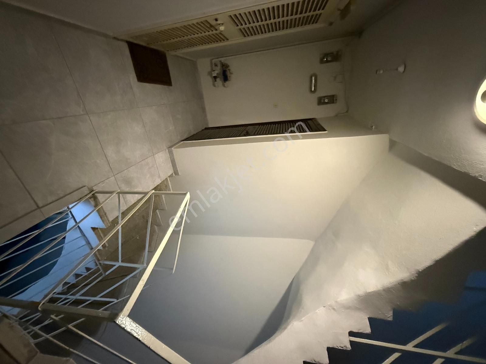 Atatürk Caddesi Belediye Karşı 1+1 50 M2 Kiralık Ofis(kdv Dahil) - Görsel 8