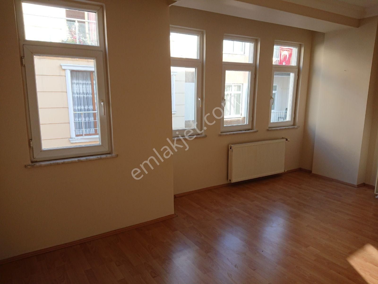 Kocamustafapaşa Yeni Bina Merkezi Konum Çiftcephe 1.kat 2+1 70mk - Görsel 2