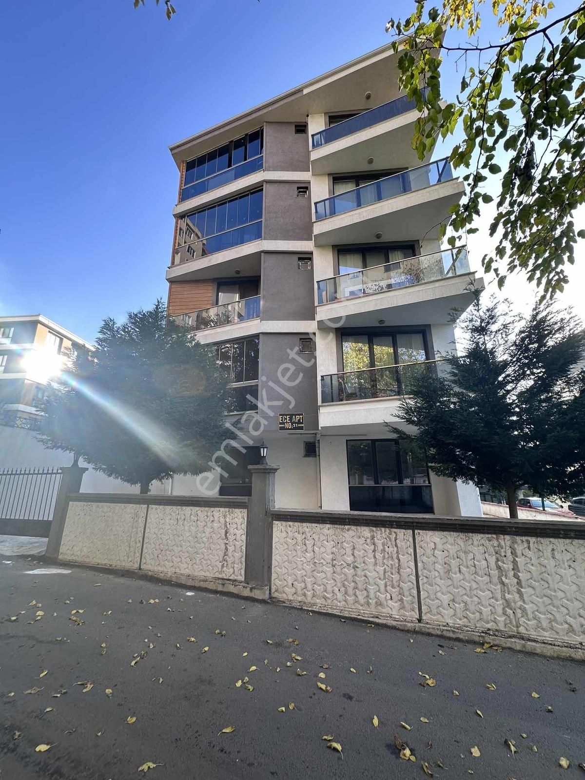 Emlaklar Bölgesinde Satılık 1+1