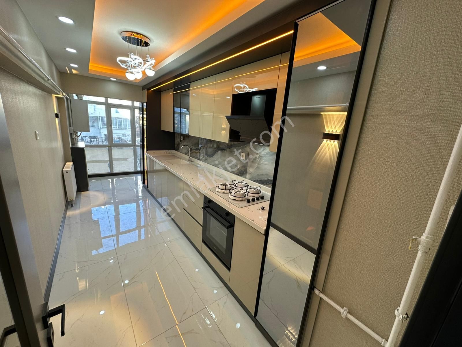 Akşemsettin Mah'de 3+1 Yüksek Giriş'te Full+full Yapılı Daire! - Görsel 2