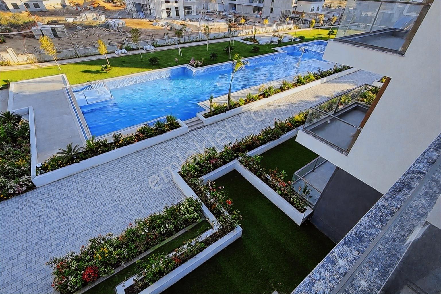 Altıntaş'ta Konsept Sitede Havuz Cephe 2+1 Ayrı Mutfaklı Satılık - Görsel 2