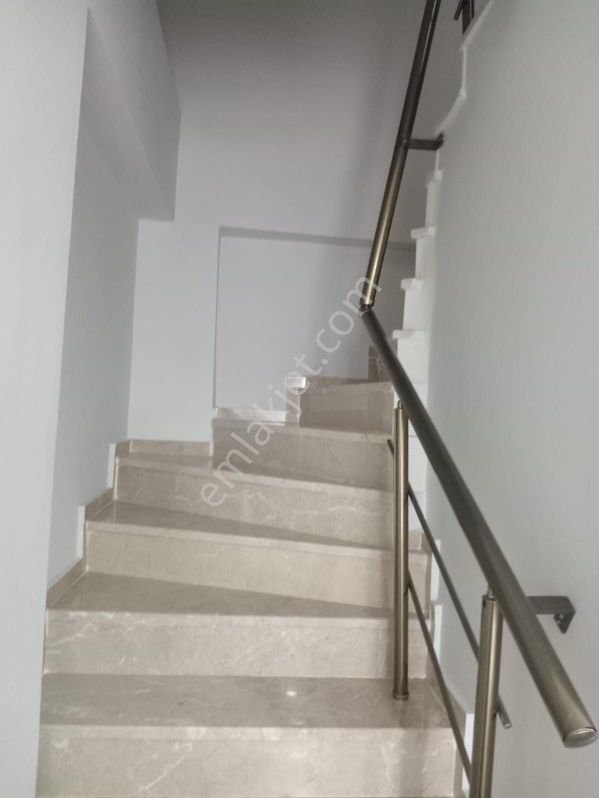 Kartallar'dan İki Katlı Merkezde Masrafsız Teraslı Bahçeli Yazlık Villa - Görsel 18