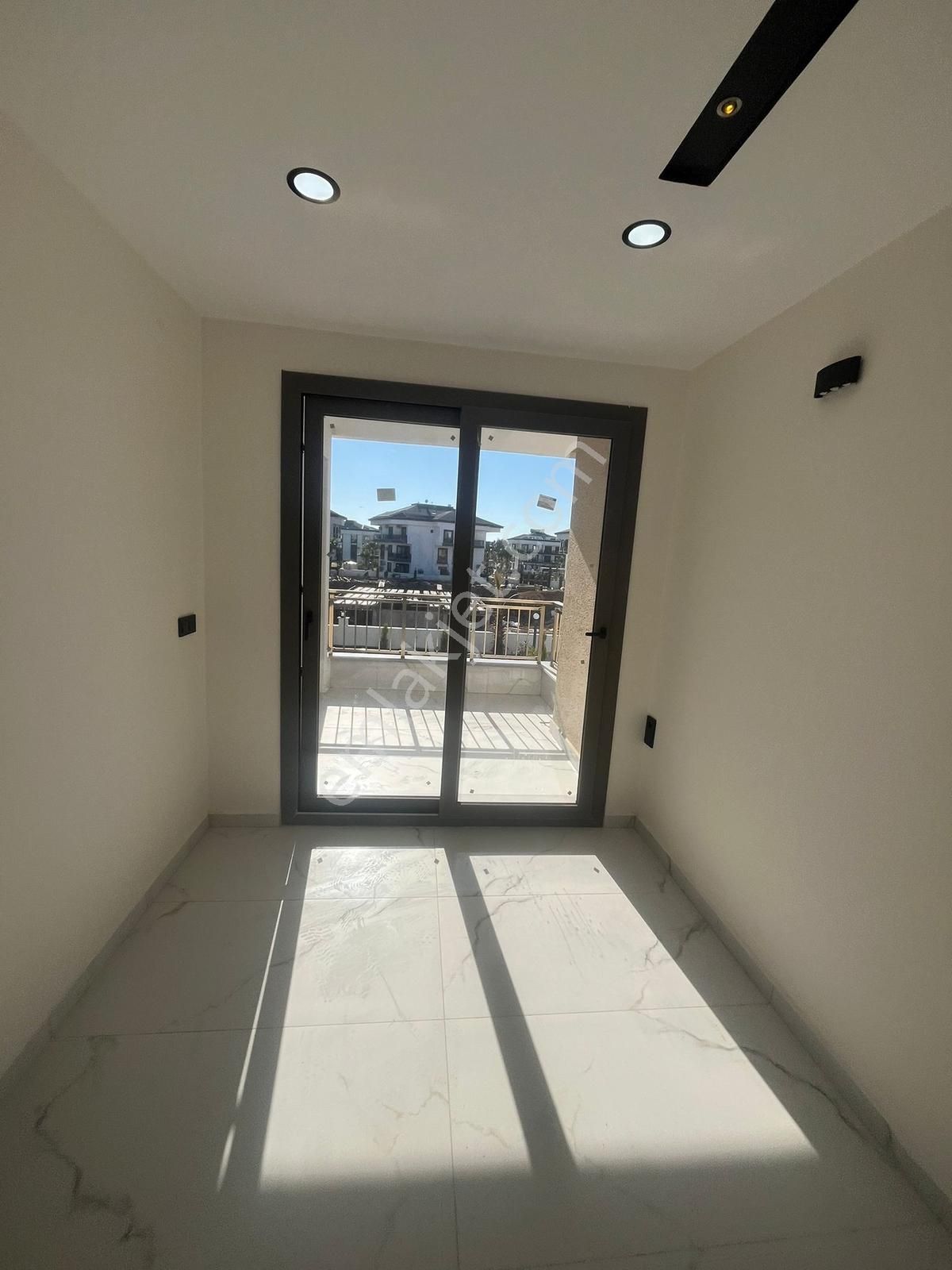 Sıfır Havuzlu Sitede 1+1 Kiralık Daire - Görsel 2