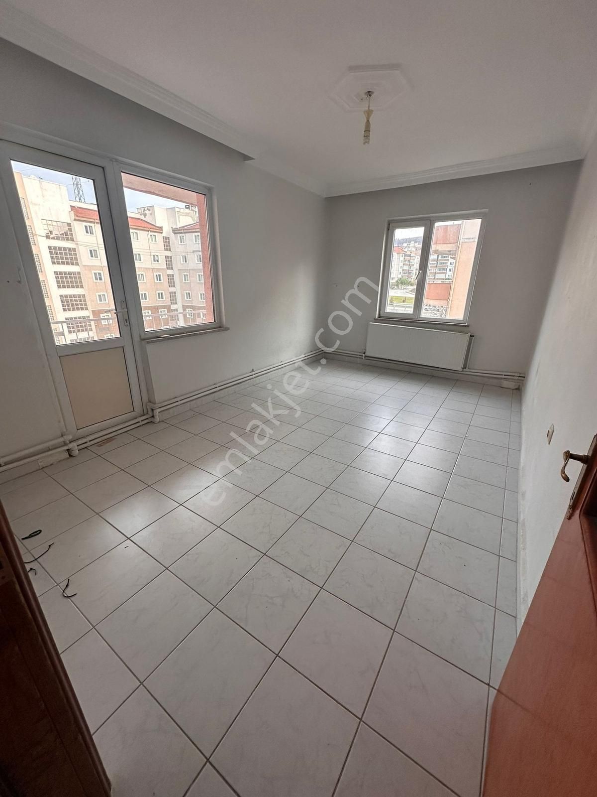 Kiralık 3+1 25 Yıllık Daire - Görsel 8