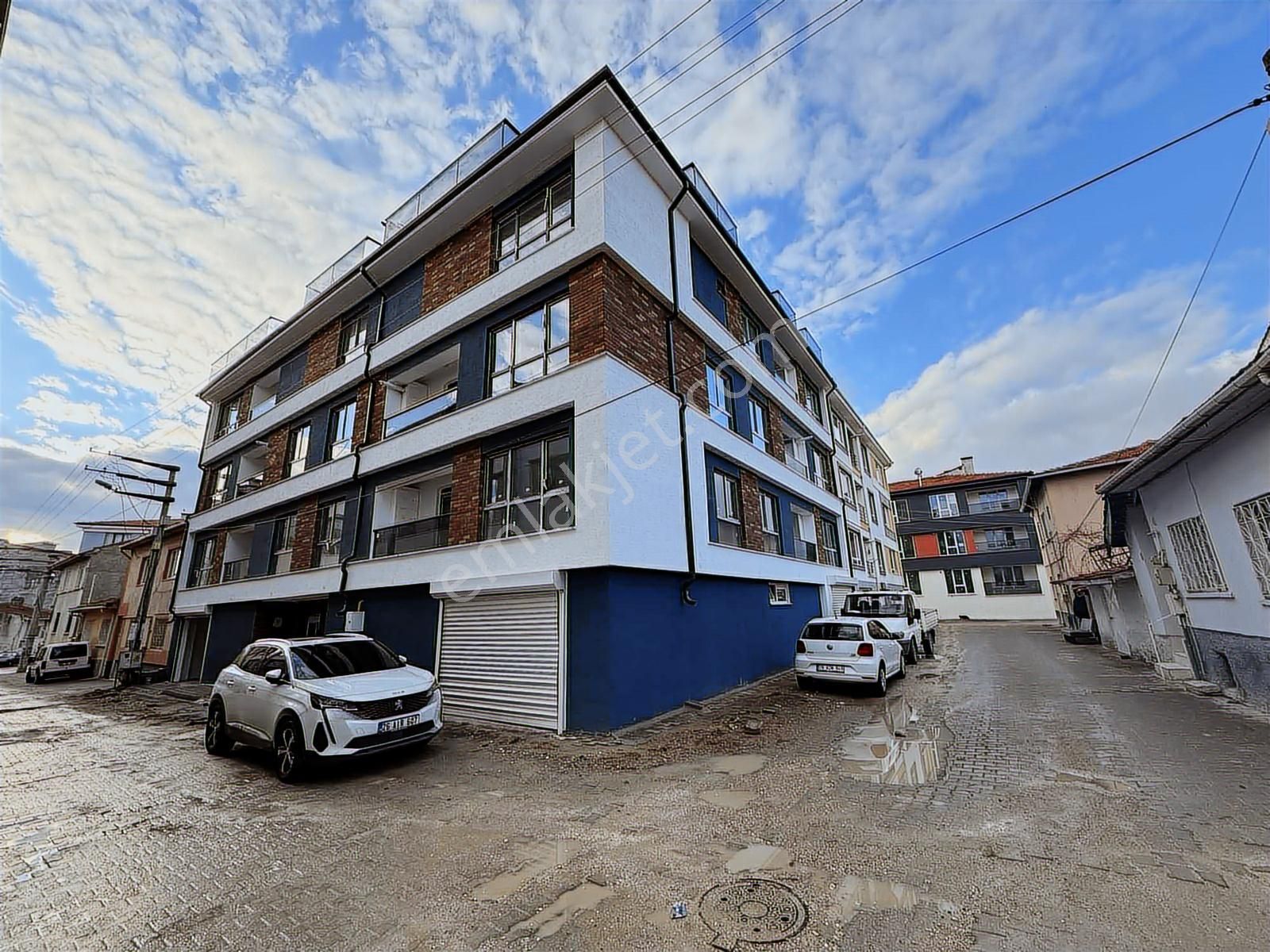 Esentepe Mh. 100. Yıl Yakını Ebeveyn Banyolu Kiralık 2+1 Daire