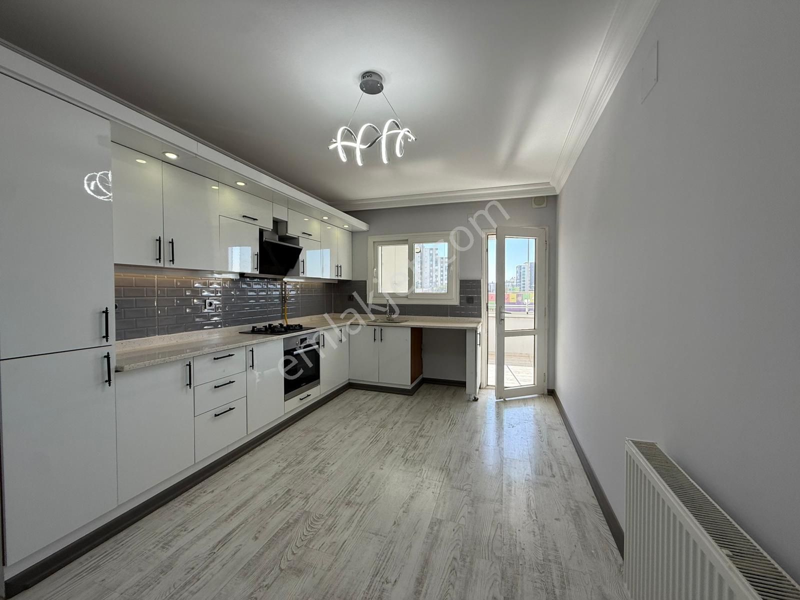 T.özal Blv Üzeri 4+1 K.mutfak Ç.banyo G.odalı Geniş Lüx Daire