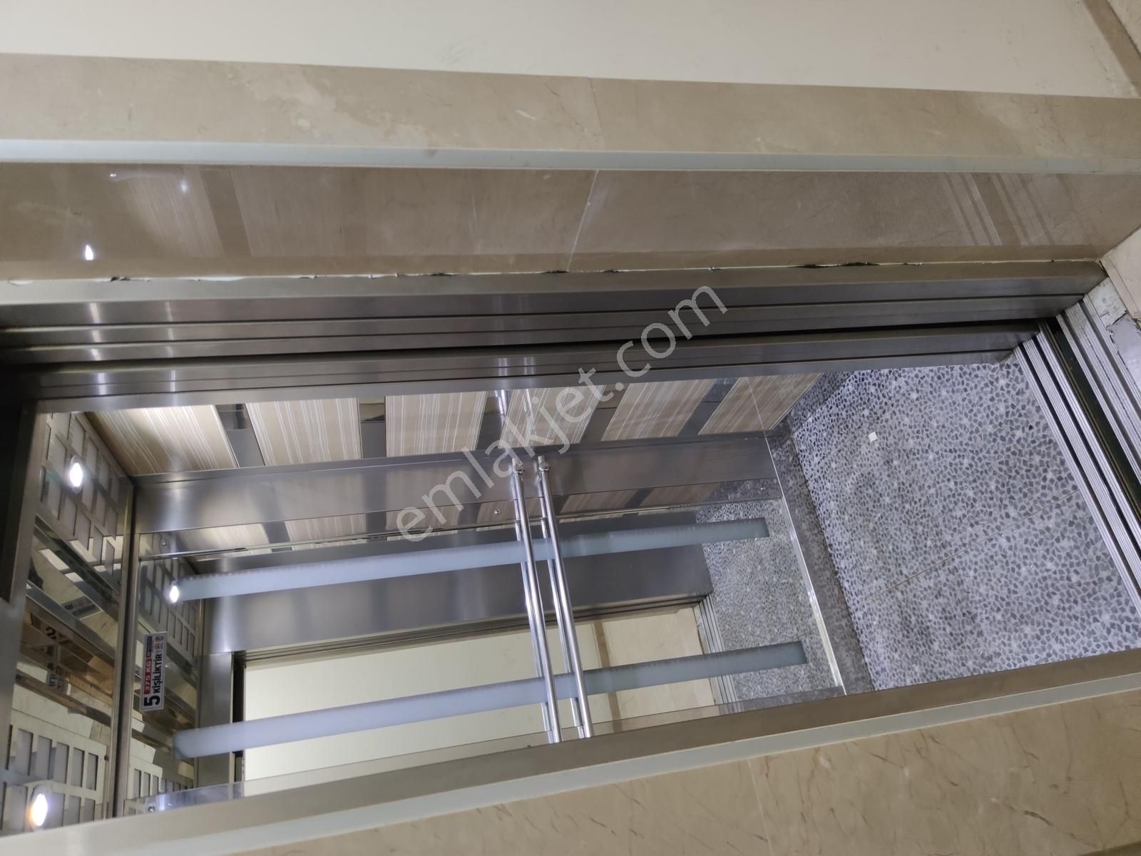 Qzen Gayrimenkul'den Arakat Otoparklı 145 M2 Geniş 3+1 - Görsel 9