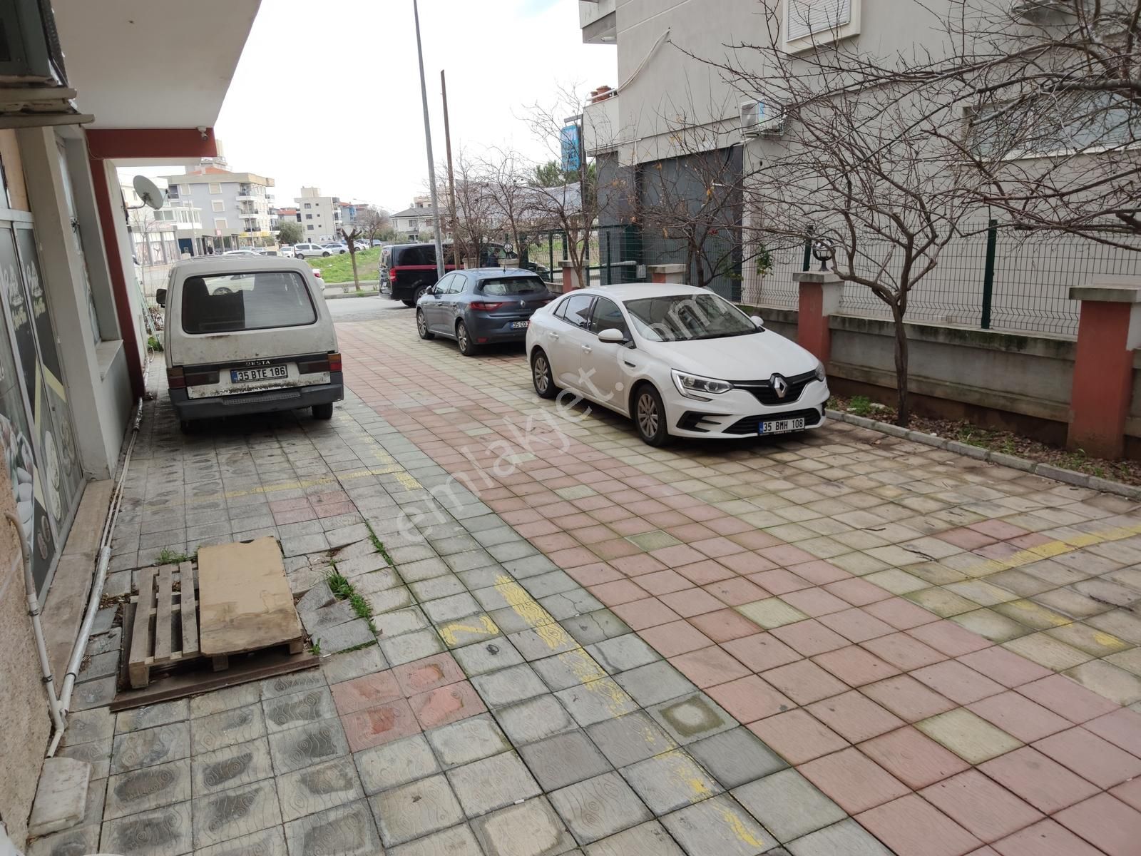 Qzen Gayrimenkul'den Arakat Otoparklı 145 M2 Geniş 3+1 - Görsel 24