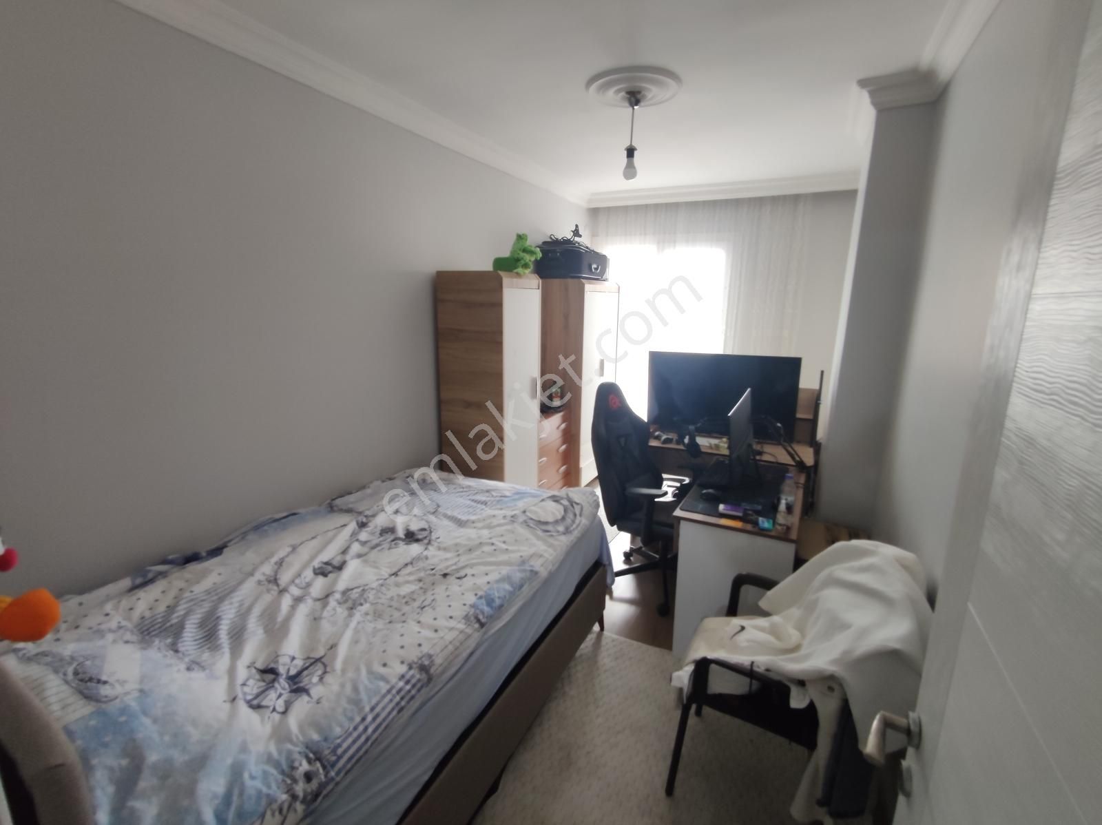 Qzen Gayrimenkul'den Arakat Otoparklı 145 M2 Geniş 3+1 - Görsel 2