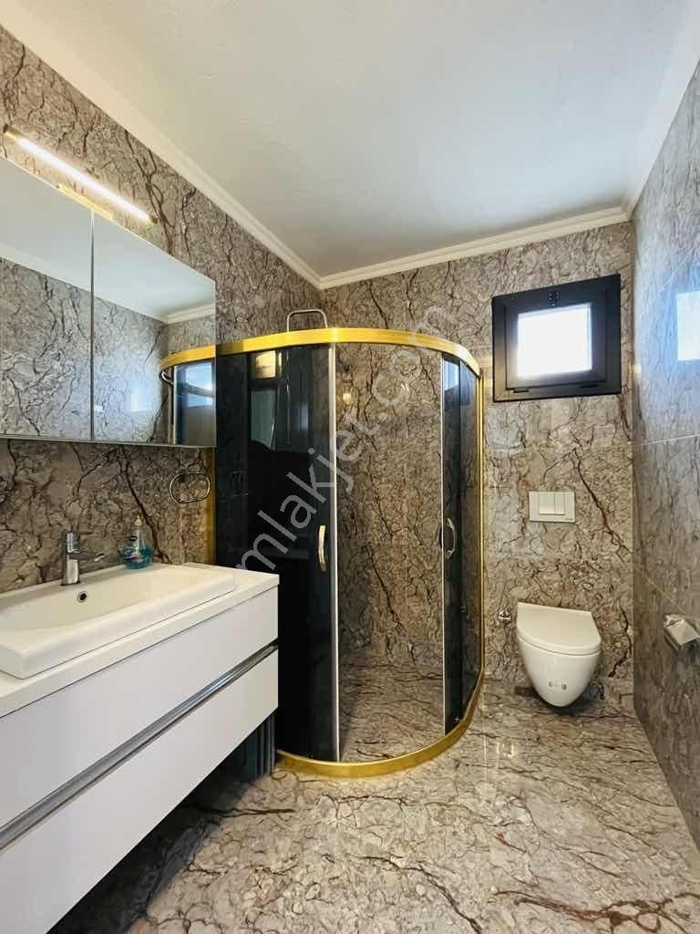 Didimde Denize 200 Metre Mesafede Satılık 5+2 Jakuzili Villa - Görsel 33