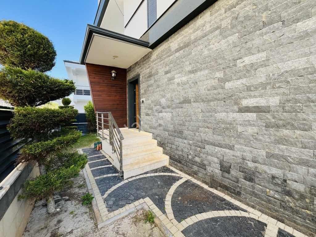 Didimde Denize 200 Metre Mesafede Satılık 5+2 Jakuzili Villa - Görsel 21